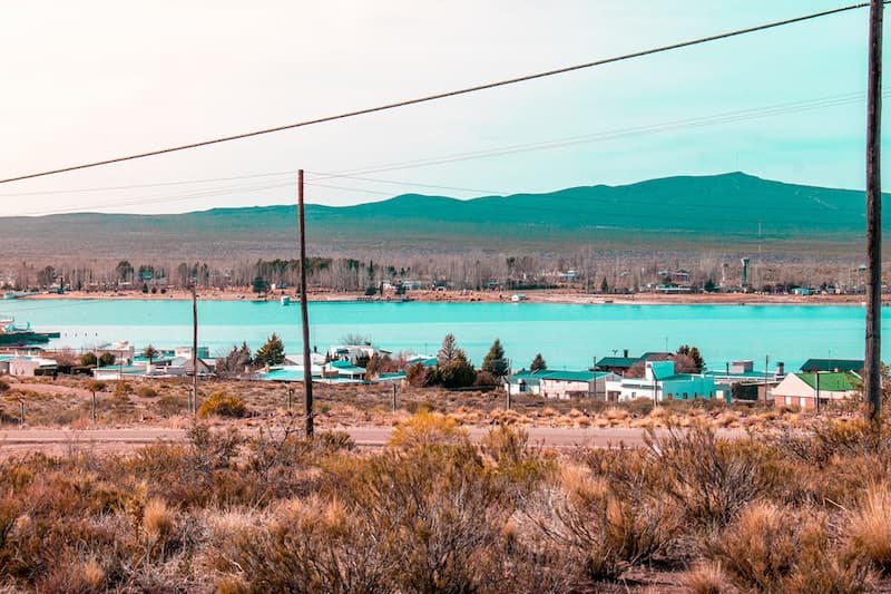 La ruta con la laguna de fondo